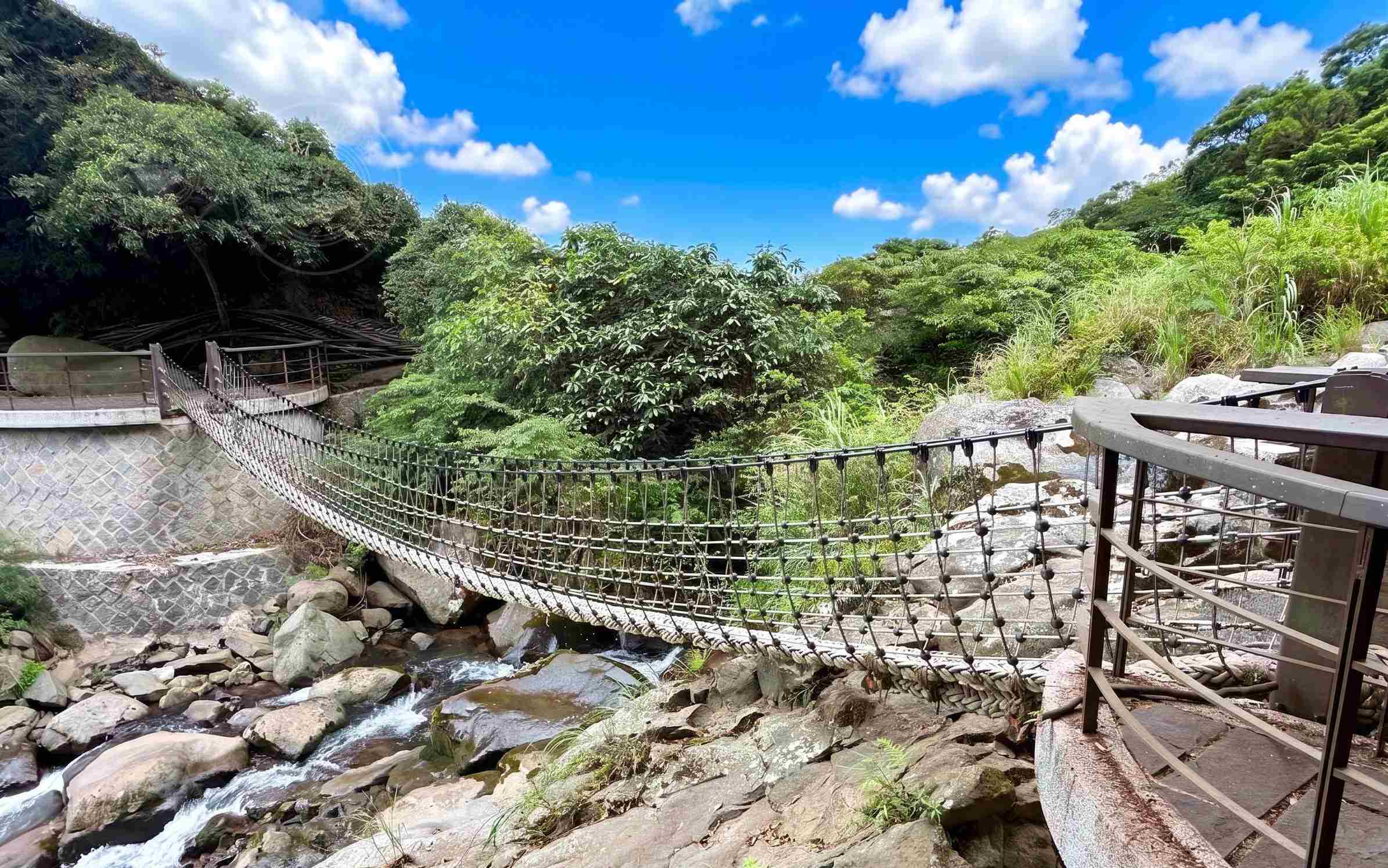 很少人知道這裡，全台最美瀑布吊橋，可以泡腳玩水，沿路都是美景 @趙先生吃飯