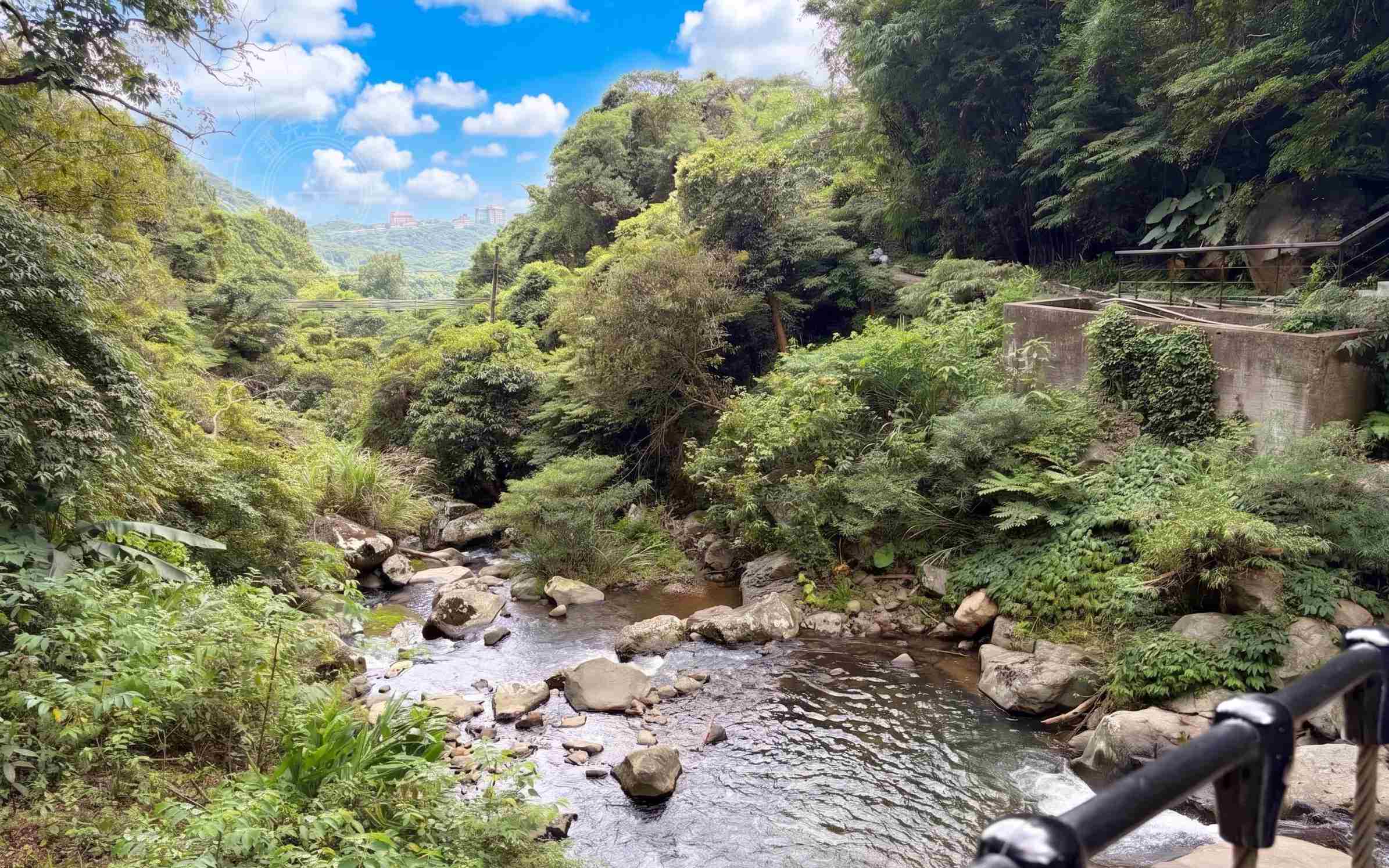很少人知道這裡，全台最美瀑布吊橋，可以泡腳玩水，沿路都是美景 @趙先生吃飯