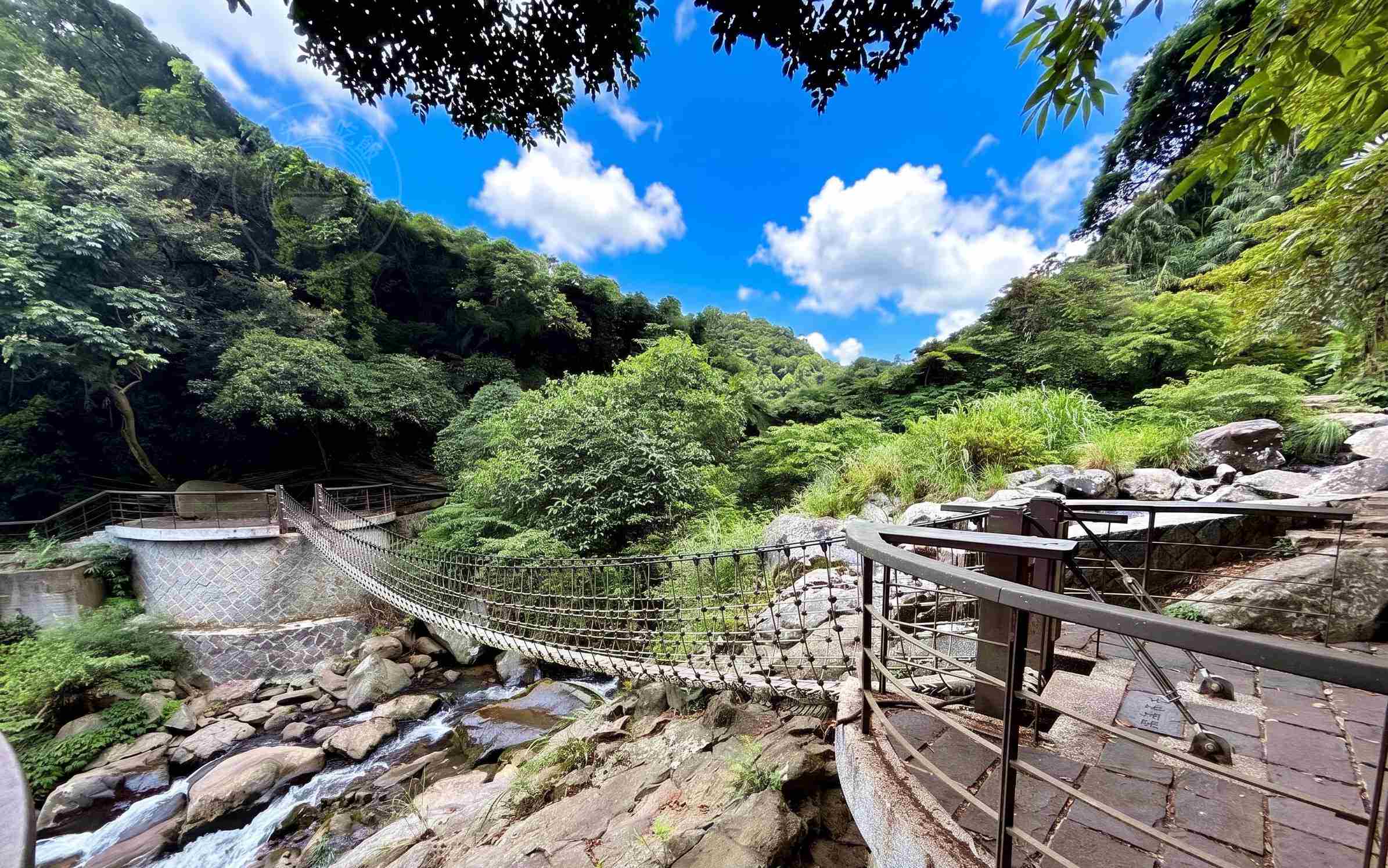 很少人知道這裡，全台最美瀑布吊橋，可以泡腳玩水，沿路都是美景 @趙先生吃飯