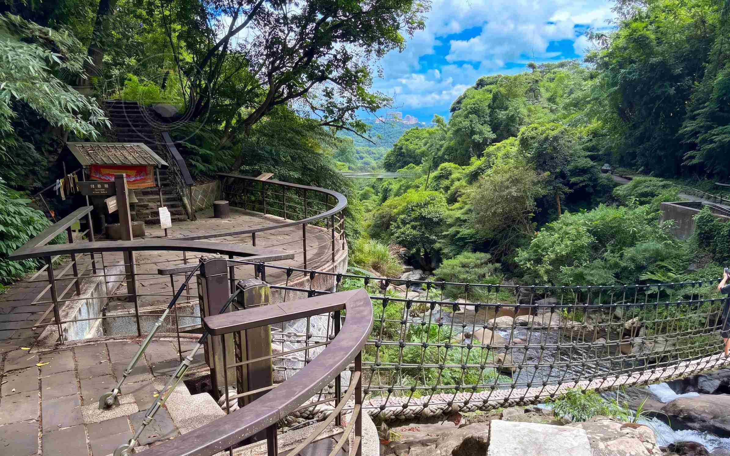 很少人知道這裡，全台最美瀑布吊橋，可以泡腳玩水，沿路都是美景 @趙先生吃飯