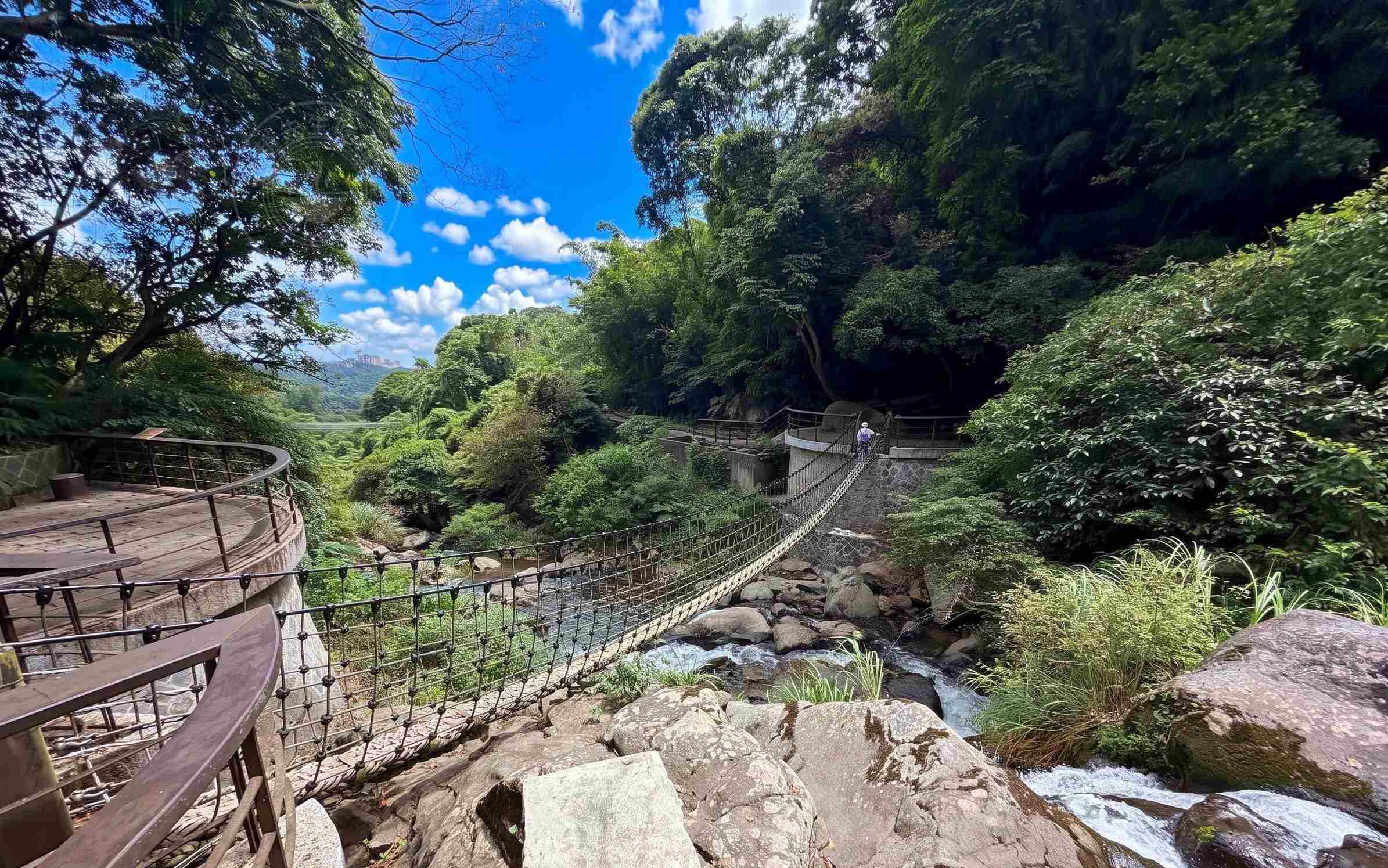 很少人知道這裡，全台最美瀑布吊橋，可以泡腳玩水，沿路都是美景 @趙先生吃飯