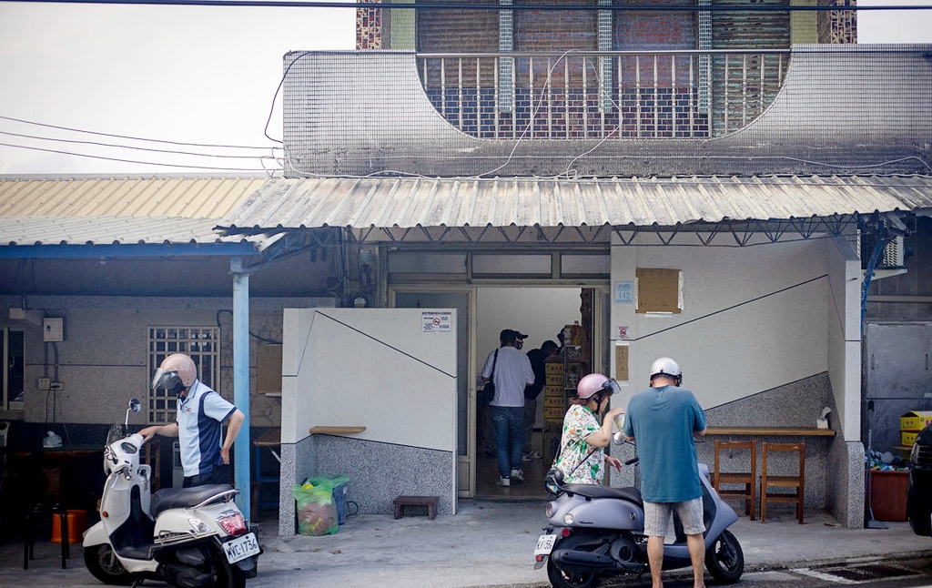 偏僻的雜貨店，不要隨便進去，會發現大家其實都來買天然水果冰！ @趙先生吃飯