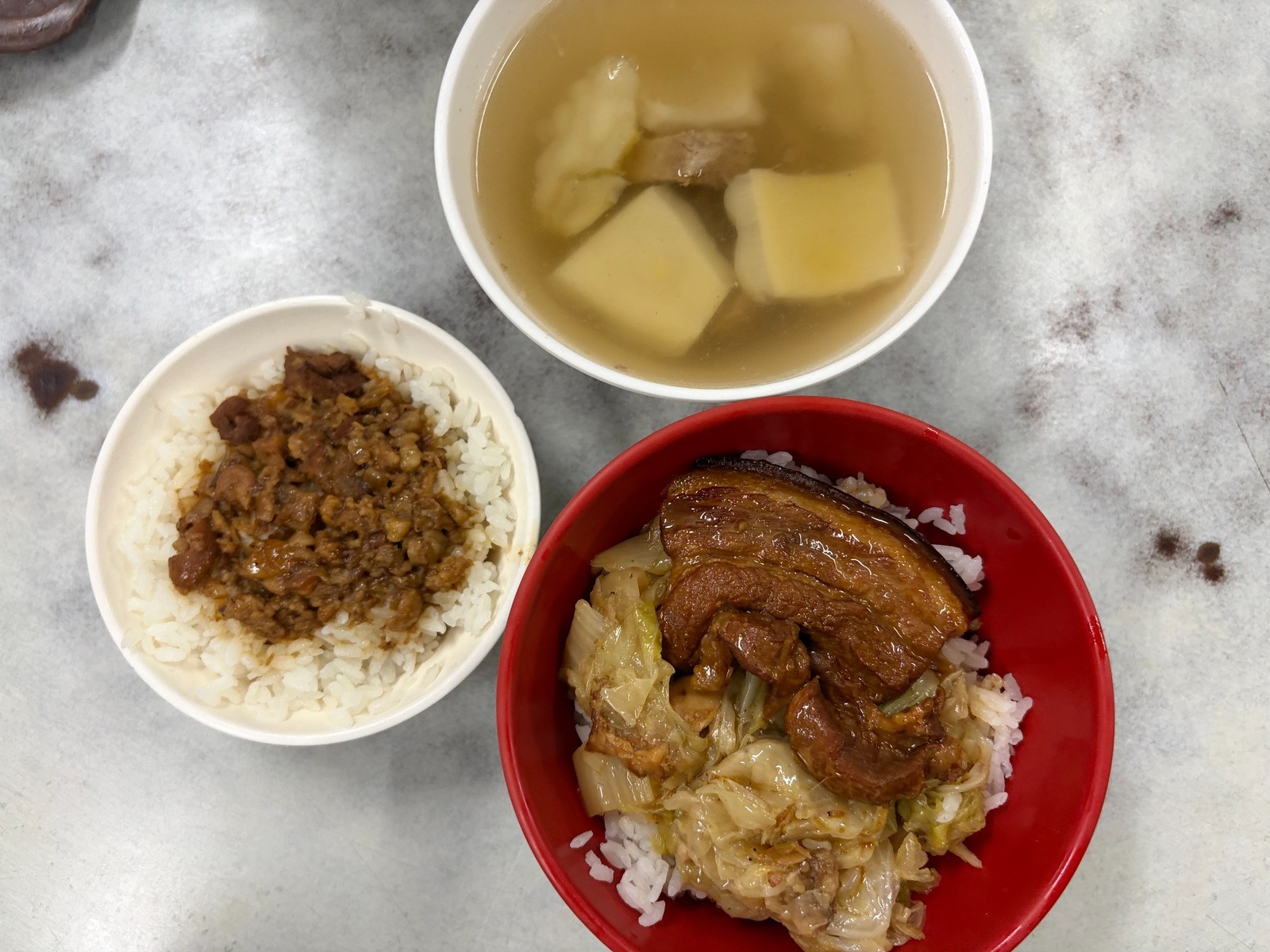 真的沒有騙人，60元就能吃超飽，滷肉飯、苦瓜排骨湯、焢肉飯都必點！ @趙先生吃飯