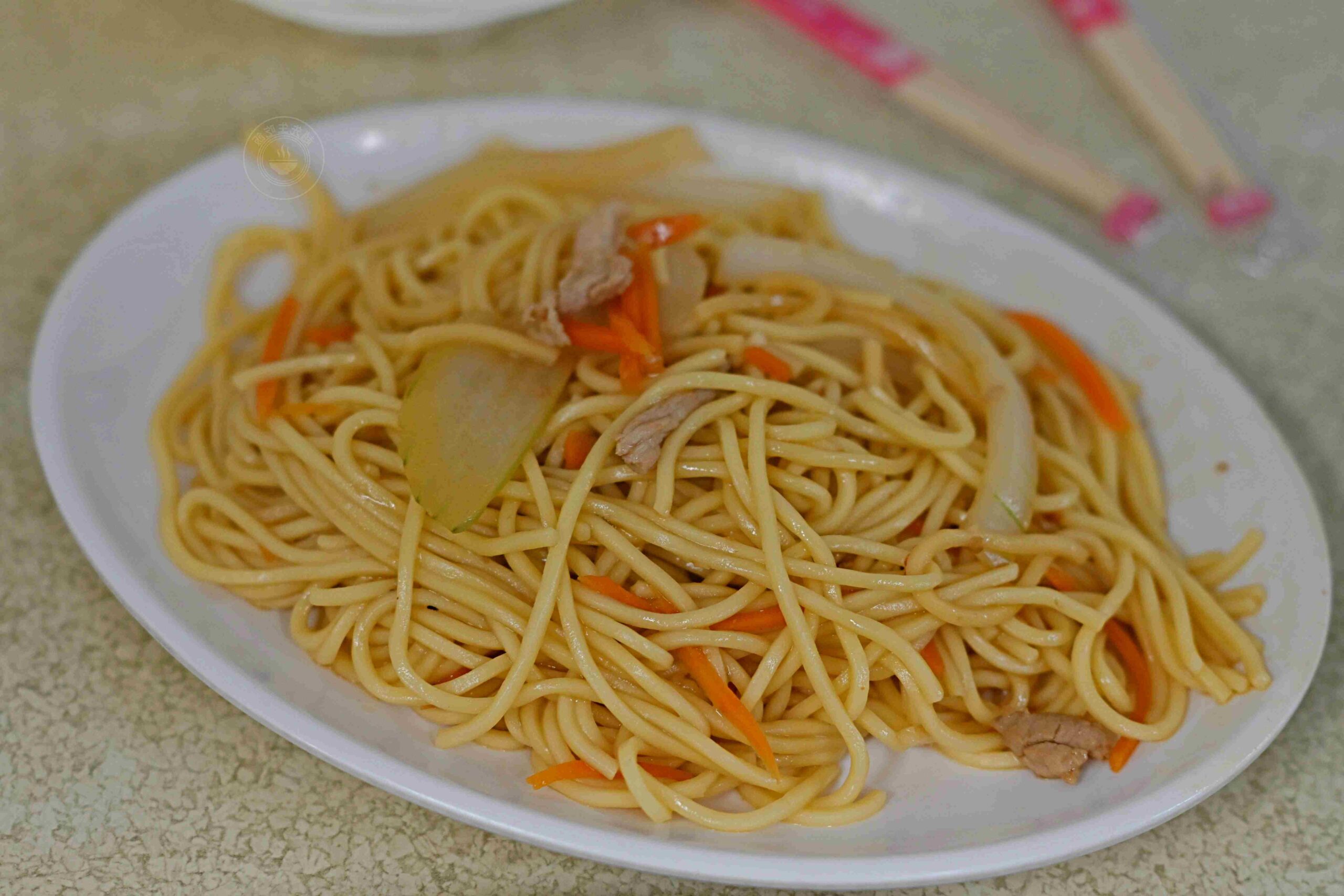 這條老街超有趣，想吃什麼自己拿，鴨肉、炒麵最多人拿！ @趙先生吃飯