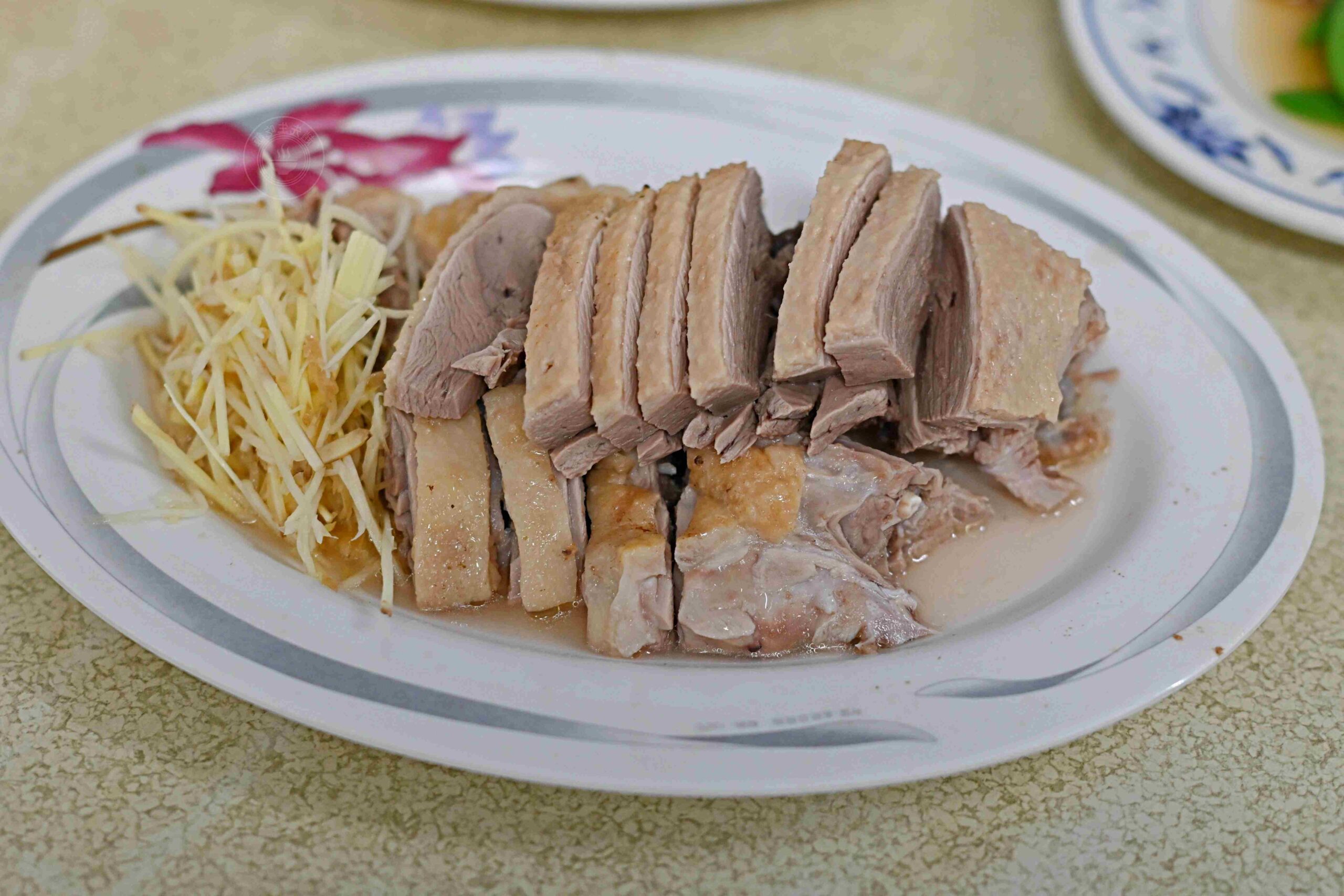 這條老街超有趣，想吃什麼自己拿，鴨肉、炒麵最多人拿！ @趙先生吃飯
