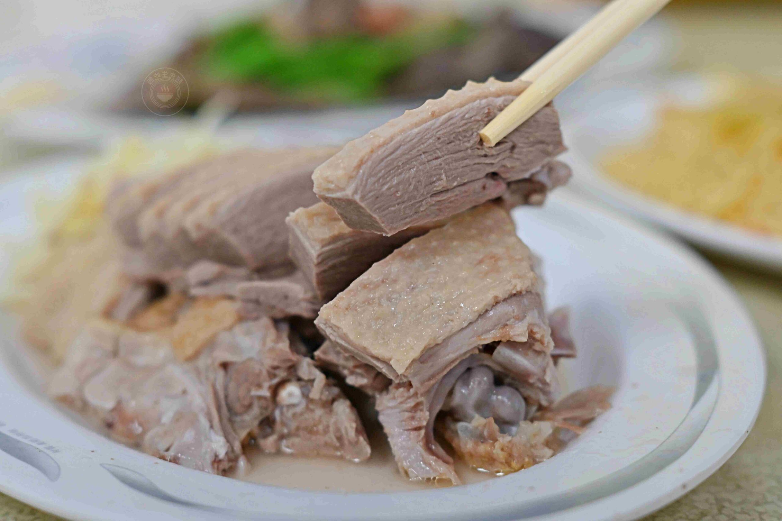 這條老街超有趣，想吃什麼自己拿，鴨肉、炒麵最多人拿！ @趙先生吃飯