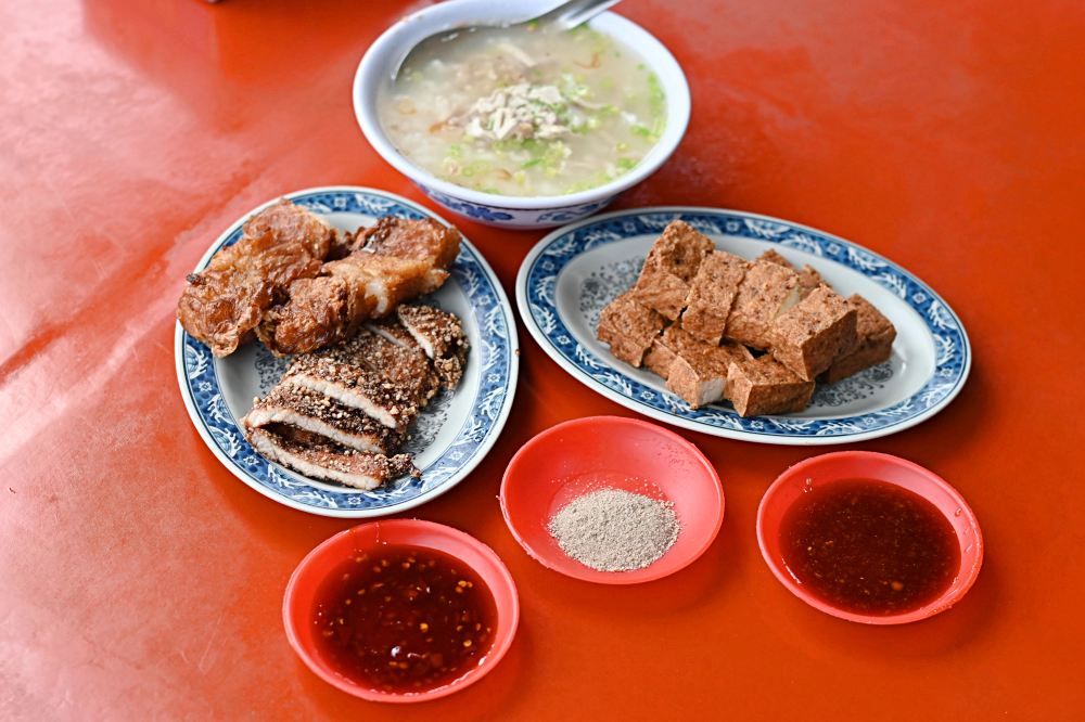 第一次體驗,很像在辦桌吃小吃,竟然常常在排隊,肉粥、紅燒肉必點! @趙先生吃飯 第一次體驗,很像在辦桌吃小吃,竟然常常在排隊,肉粥、紅燒肉必點! @趙先生吃飯