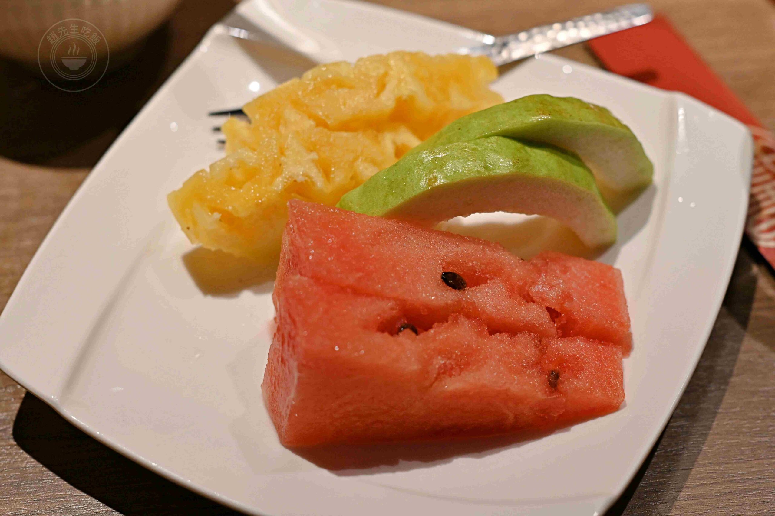 親戚說，不喝驥園雞湯了，改喝這家鮑魚雞湯更好喝，龍蝦還買一送一 @趙先生吃飯