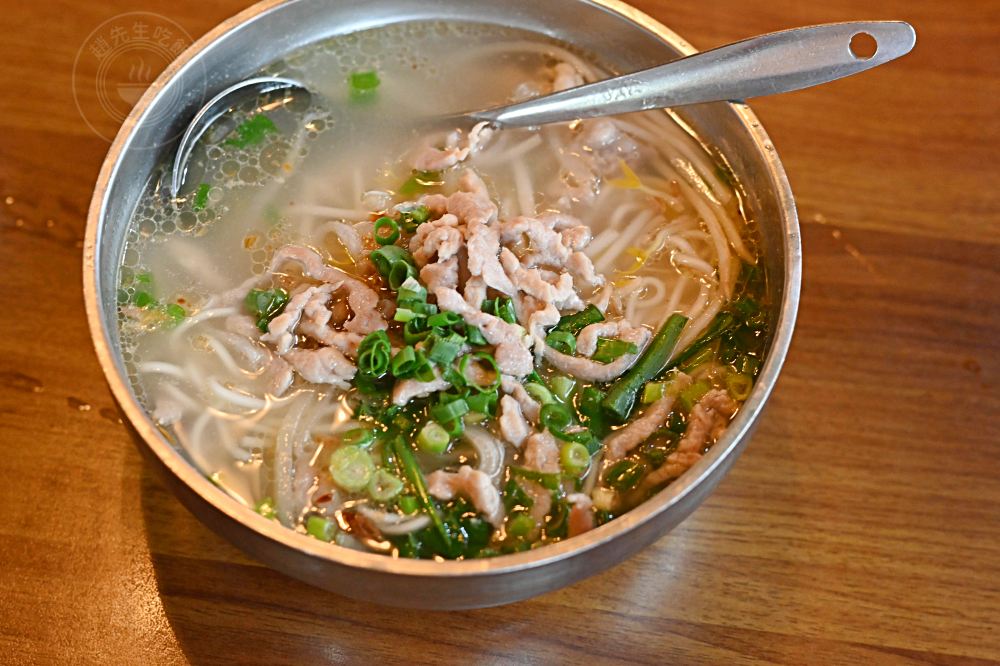 買牛肉麵送豆花跟豆漿吃到飽,真的有夠划算欸,難怪天天排隊! @趙先生吃飯 買牛肉麵送豆花跟豆漿吃到飽,真的有夠划算欸,難怪天天排隊! @趙先生吃飯