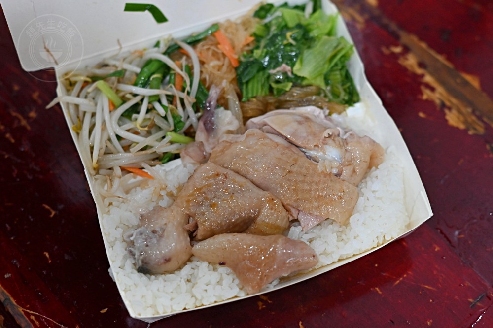 超便宜海陸、雙拼便當65元,雞肉便當也只要80元還有三樣菜跟湯喝到飽 @趙先生吃飯 超便宜海陸、雙拼便當65元,雞肉便當也只要80元還有三樣菜跟湯喝到飽 @趙先生吃飯