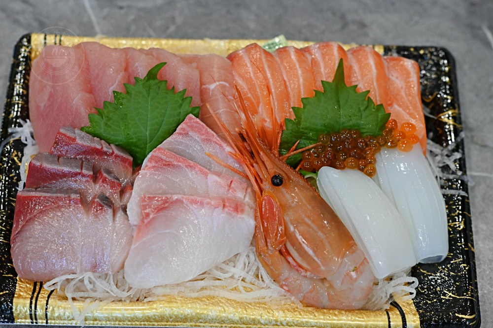 號稱台版築地市場跟水產好市多，海產、生魚片超大盒、牛豬肉無敵好吃 @趙先生吃飯