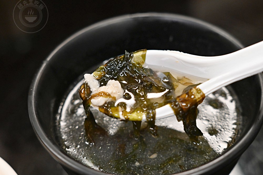 在地人說，只吃這家的嘉義雞肉飯，雞肉口感超強，油蔥酥雞油一流！ @趙先生吃飯