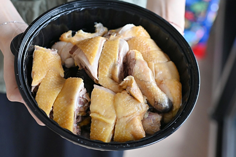 這家招牌土雞、奄雞出現大家都在搶，一大盤好便宜，滷味也很強！ @趙先生吃飯