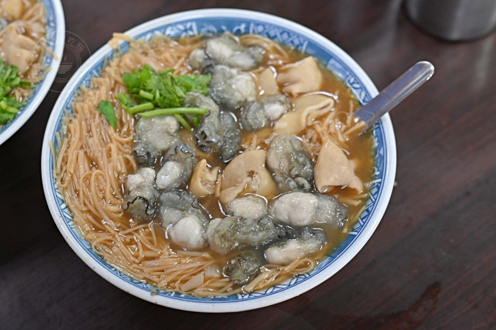 阿公的大腸蚵仔麵線，40年餐車變店面，有誠意料超多，在地人帶路才知 @趙先生吃飯