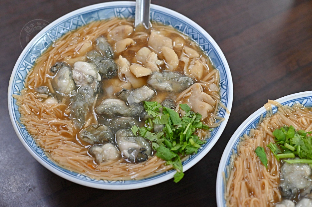 阿公的大腸蚵仔麵線，40年餐車變店面，有誠意料超多，在地人帶路才知 @趙先生吃飯