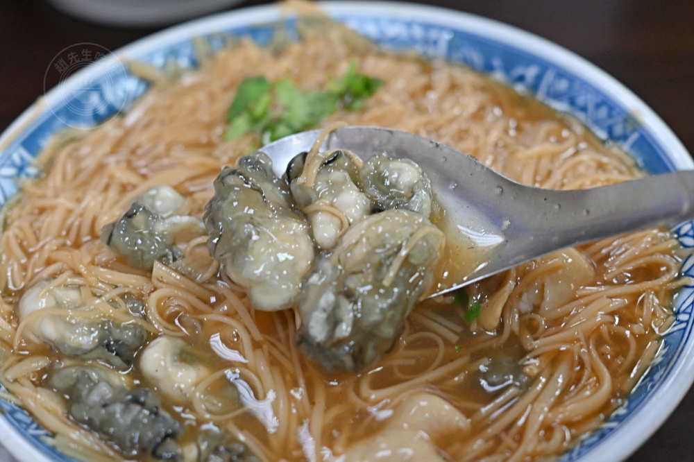 阿公的大腸蚵仔麵線，40年餐車變店面，有誠意料超多，在地人帶路才知 @趙先生吃飯