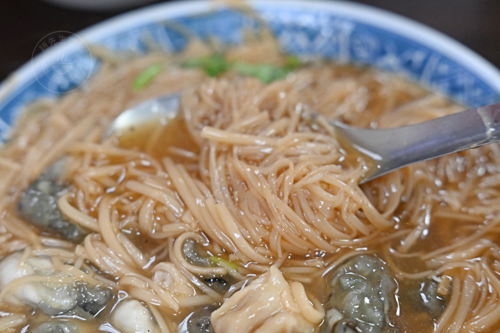 阿公的大腸蚵仔麵線，40年餐車變店面，有誠意料超多，在地人帶路才知 @趙先生吃飯