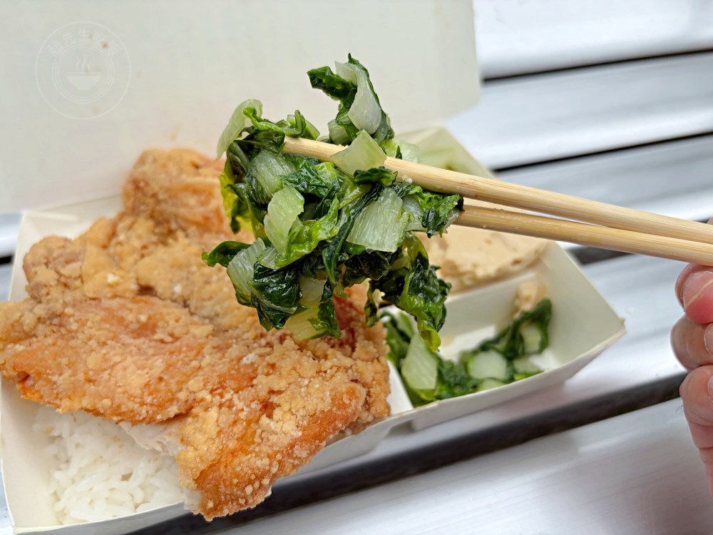 慈濟師兄姐開的便當店，通通75元，超多人一次買好幾個！ @趙先生吃飯