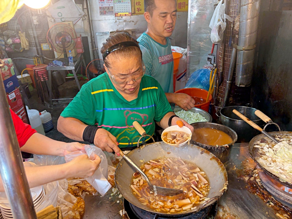 【金山美食】金山王肉包，金山在地，瘋狂排隊的20元銅板價手工現包現蒸包子推薦(菜單) @趙先生吃飯