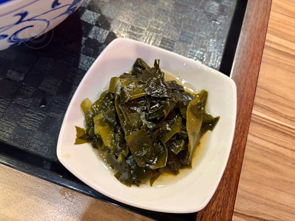 牛肉麵竟然送小菜，還有珍奶喝到飽，牛肉還超軟嫩又好吃！ @趙先生吃飯