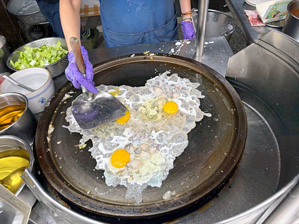 這家老闆娘的蚵仔都沒在數，蚵仔煎、蚵仔湯都給超多蚵仔，又大又好吃！ @趙先生吃飯