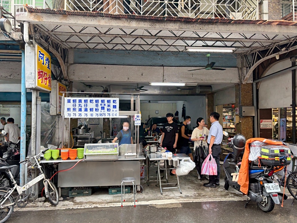 這家老闆娘的蚵仔都沒在數，蚵仔煎、蚵仔湯都給超多蚵仔，又大又好吃！ @趙先生吃飯
