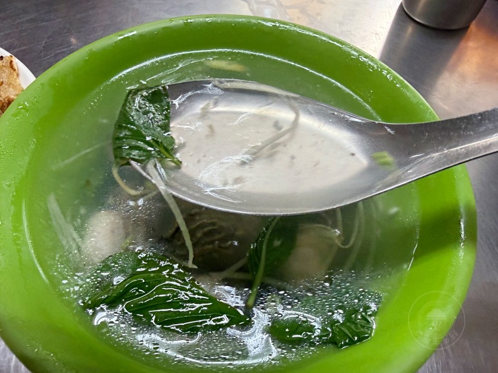 這家老闆娘的蚵仔都沒在數，蚵仔煎、蚵仔湯都給超多蚵仔，又大又好吃！ @趙先生吃飯