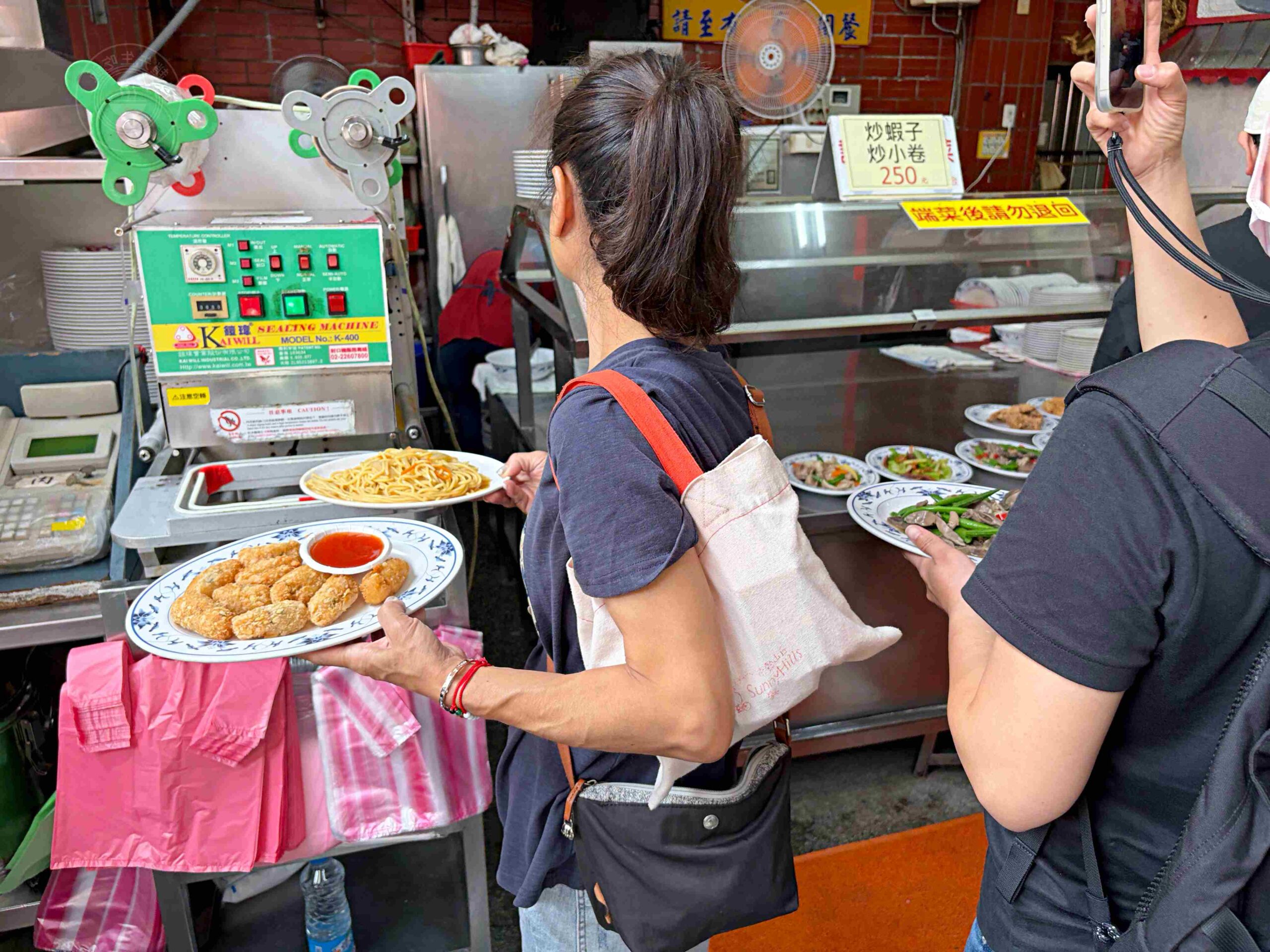 【桃園美食】雅室牛排桃園藝文店，台北30年老店品質神複製，經典濃湯跟牛排推薦 (菜單/價錢) @趙先生吃飯