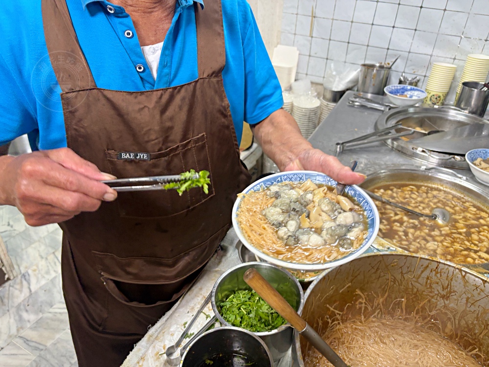 阿公的大腸蚵仔麵線,40年餐車變店面,有誠意料超多,在地人帶路才知 @趙先生吃飯 阿公的大腸蚵仔麵線,40年餐車變店面,有誠意料超多,在地人帶路才知 @趙先生吃飯