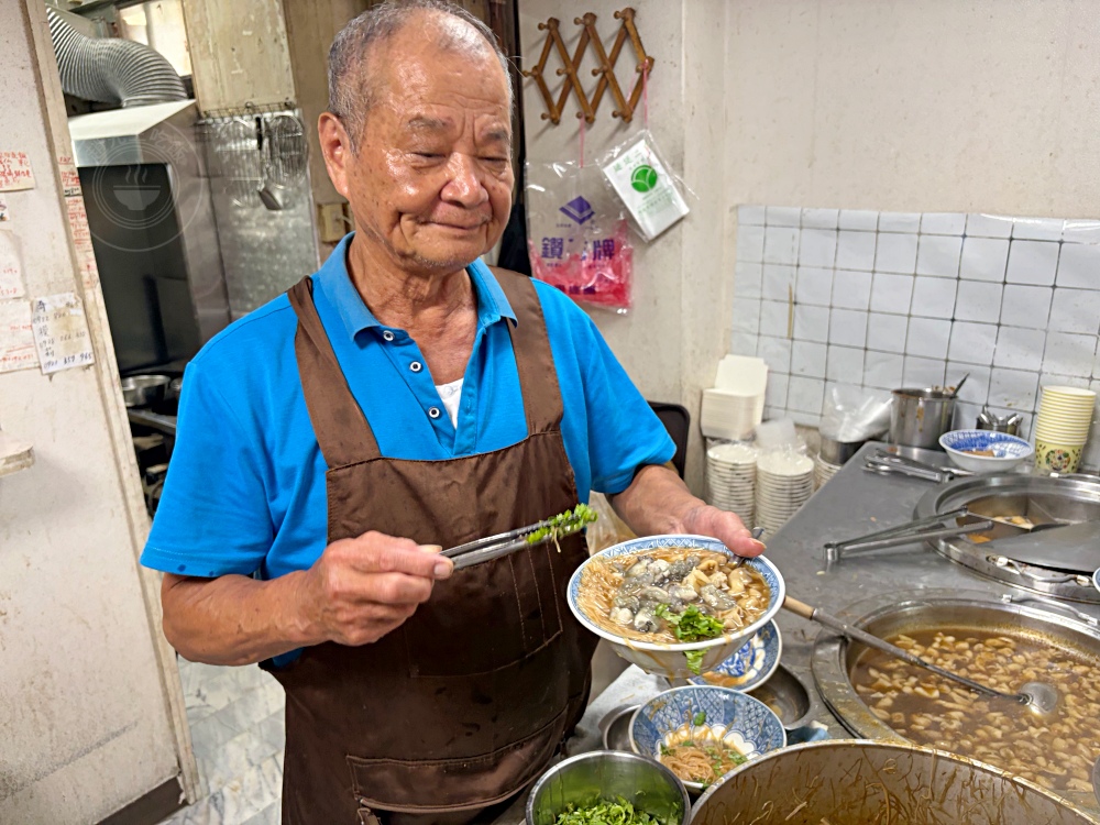 阿公的大腸蚵仔麵線,40年餐車變店面,有誠意料超多,在地人帶路才知 @趙先生吃飯 阿公的大腸蚵仔麵線,40年餐車變店面,有誠意料超多,在地人帶路才知 @趙先生吃飯