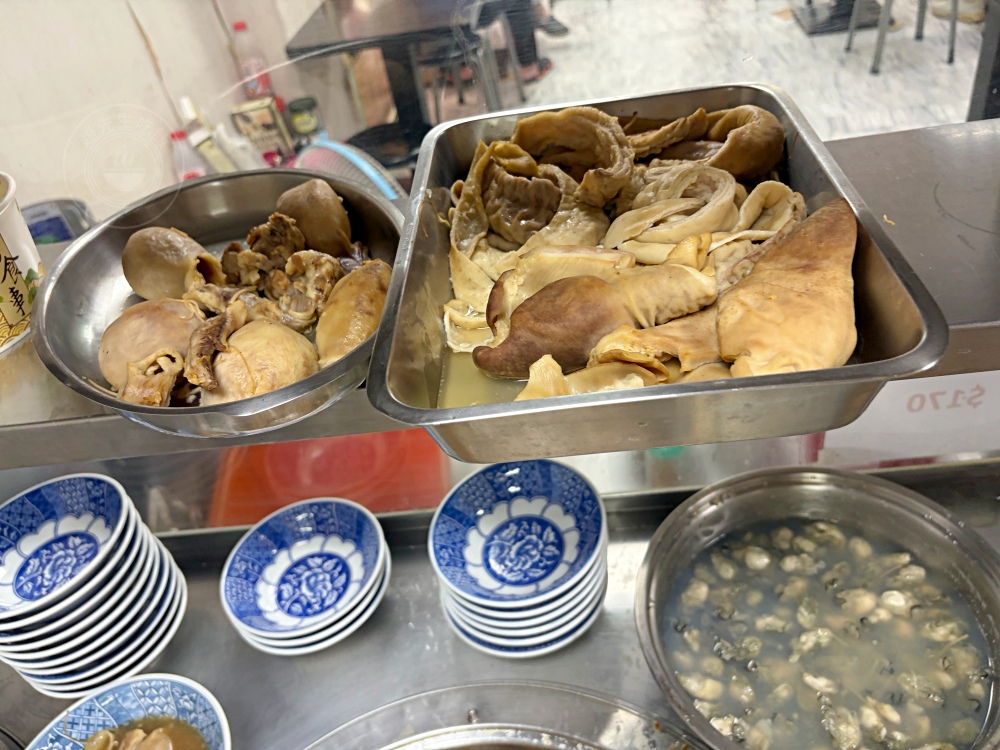 阿公的大腸蚵仔麵線,40年餐車變店面,有誠意料超多,在地人帶路才知 @趙先生吃飯 阿公的大腸蚵仔麵線,40年餐車變店面,有誠意料超多,在地人帶路才知 @趙先生吃飯