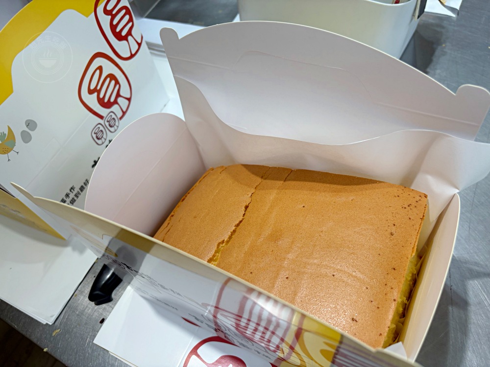 超巨大傳統古早味蛋糕，110元就超大塊，出名到外國人也超愛來買！ @趙先生吃飯