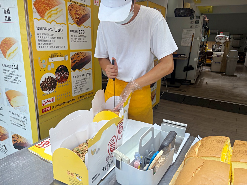 超巨大傳統古早味蛋糕，110元就超大塊，出名到外國人也超愛來買！ @趙先生吃飯