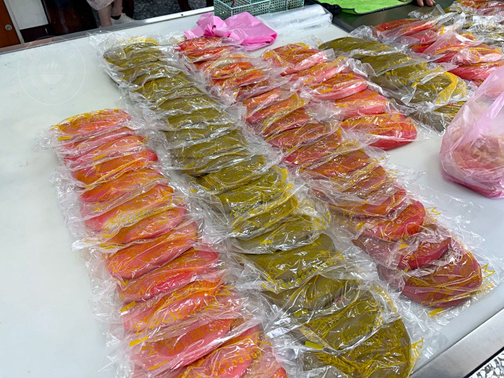 每次去買都一堆人的紅龜粿,新鮮現做口感真的強,甜鹹都有超便宜! @趙先生吃飯 每次去買都一堆人的紅龜粿,新鮮現做口感真的強,甜鹹都有超便宜! @趙先生吃飯