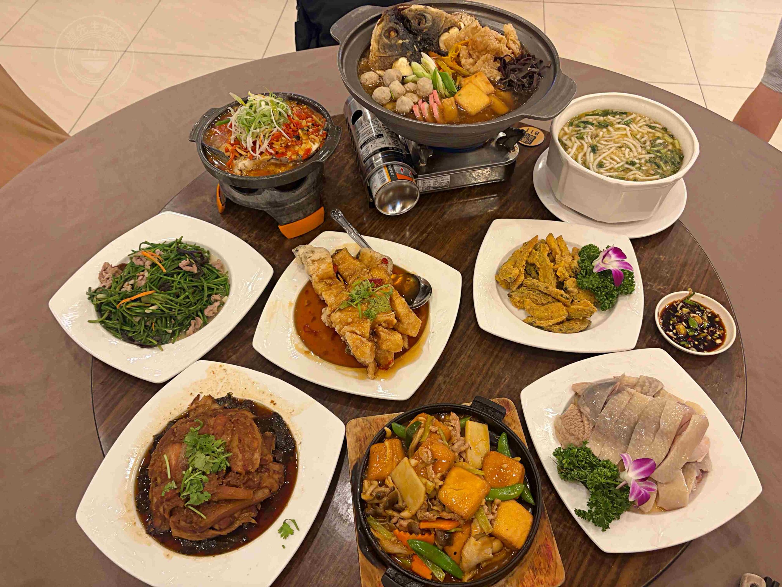 超便宜活魚餐廳,一堆人包遊覽車來吃,砂鍋魚頭、 鄉村油雞都是招牌! @趙先生吃飯 超便宜活魚餐廳,一堆人包遊覽車來吃,砂鍋魚頭、 鄉村油雞都是招牌! @趙先生吃飯