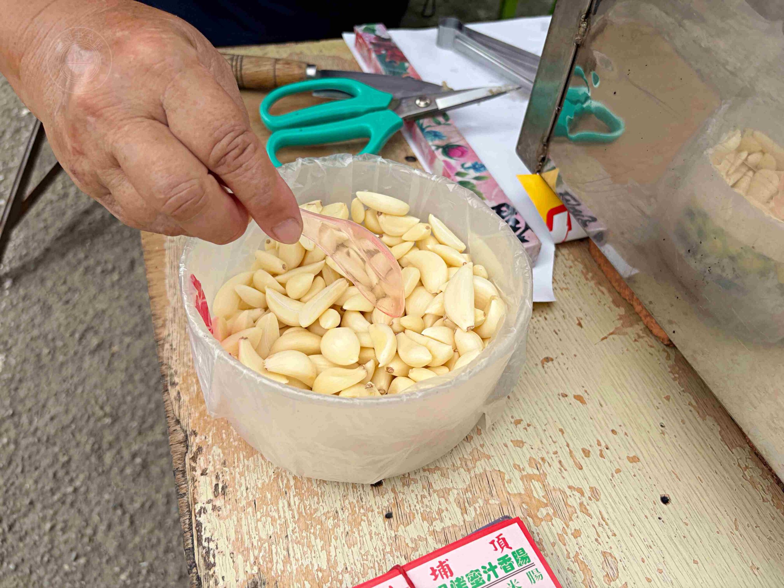 香腸攤的阿伯，賣到輪胎都沒了！超巨大香腸，便宜好吃，常常不夠賣！ @趙先生吃飯