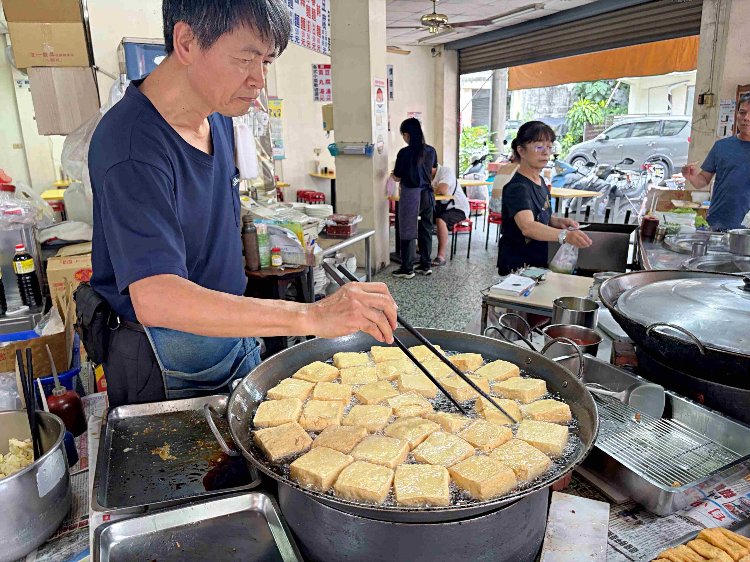 【景美夜市美食】高-雙管四神湯，超過2,000則評論的超猛小吃店推薦！(菜單) @趙先生吃飯