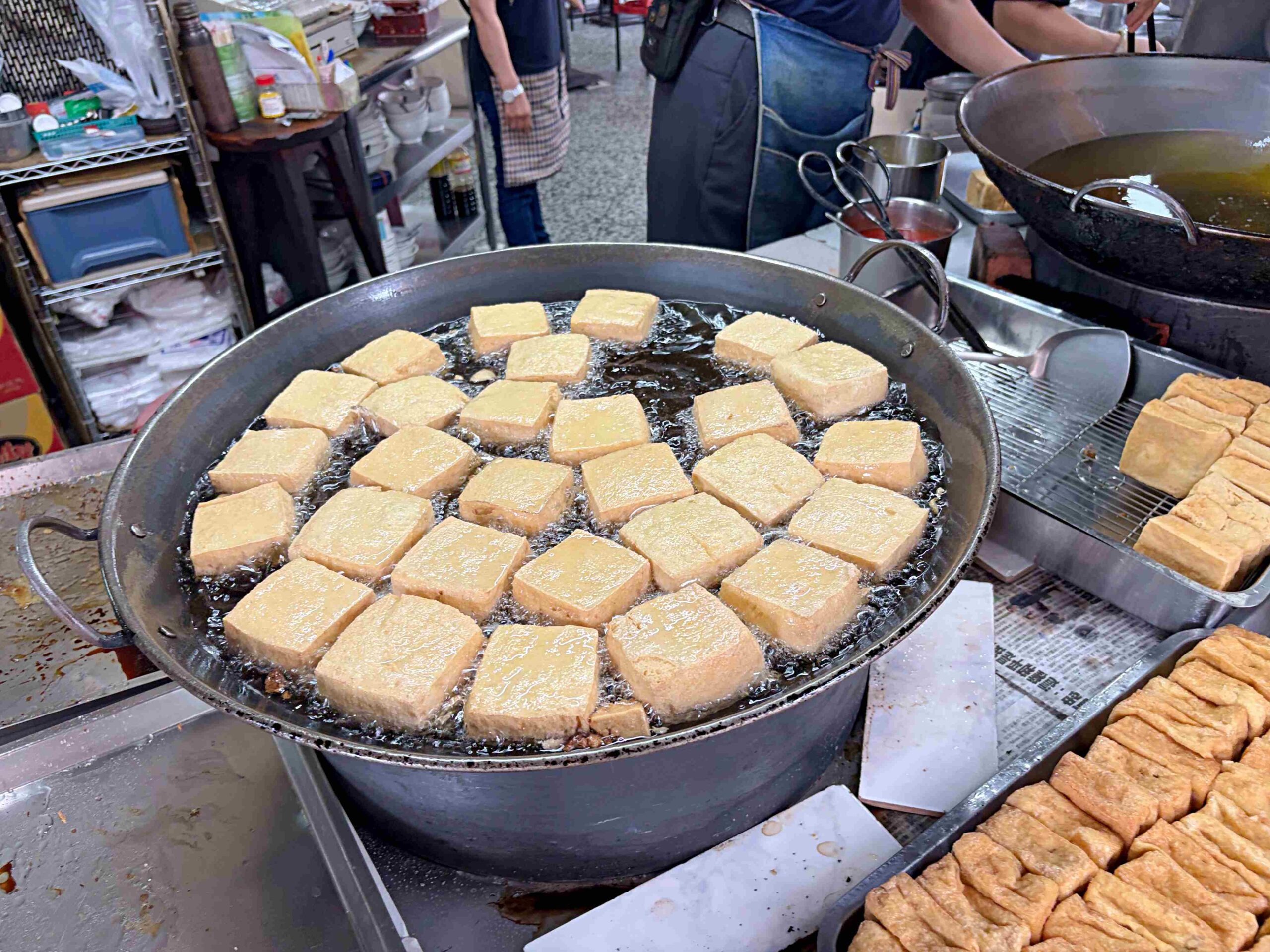 超巨大臭豆腐只要15元,老闆只開下午到晚上,每天狂炸到來不及賣! @趙先生吃飯 超巨大臭豆腐只要15元,老闆只開下午到晚上,每天狂炸到來不及賣! @趙先生吃飯