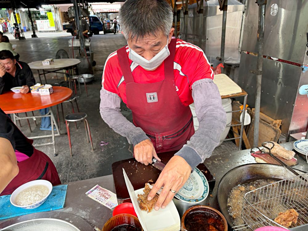 第一次體驗,很像在辦桌吃小吃,竟然常常在排隊,肉粥、紅燒肉必點! @趙先生吃飯 第一次體驗,很像在辦桌吃小吃,竟然常常在排隊,肉粥、紅燒肉必點! @趙先生吃飯