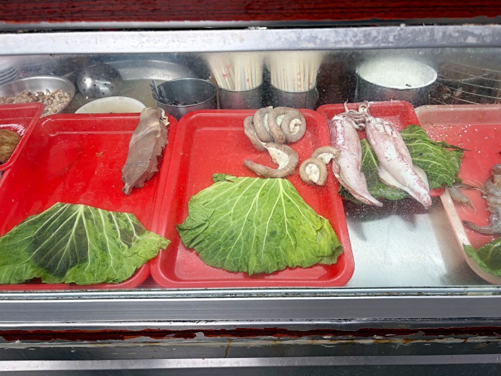 第一次體驗,很像在辦桌吃小吃,竟然常常在排隊,肉粥、紅燒肉必點! @趙先生吃飯 第一次體驗,很像在辦桌吃小吃,竟然常常在排隊,肉粥、紅燒肉必點! @趙先生吃飯