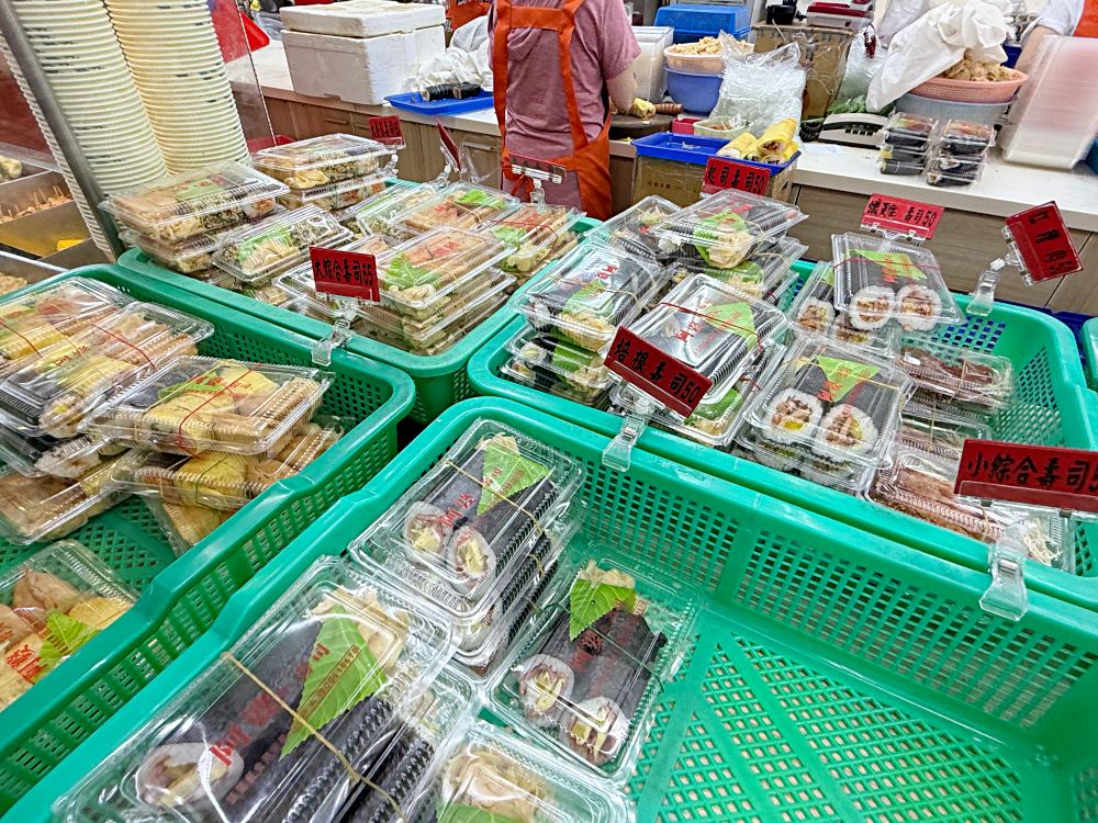 阿婆的壽司太好吃,賺到1億現金蓋大樓,一大盒才50元,關東煮也招牌 @趙先生吃飯 阿婆的壽司太好吃,賺到1億現金蓋大樓,一大盒才50元,關東煮也招牌 @趙先生吃飯