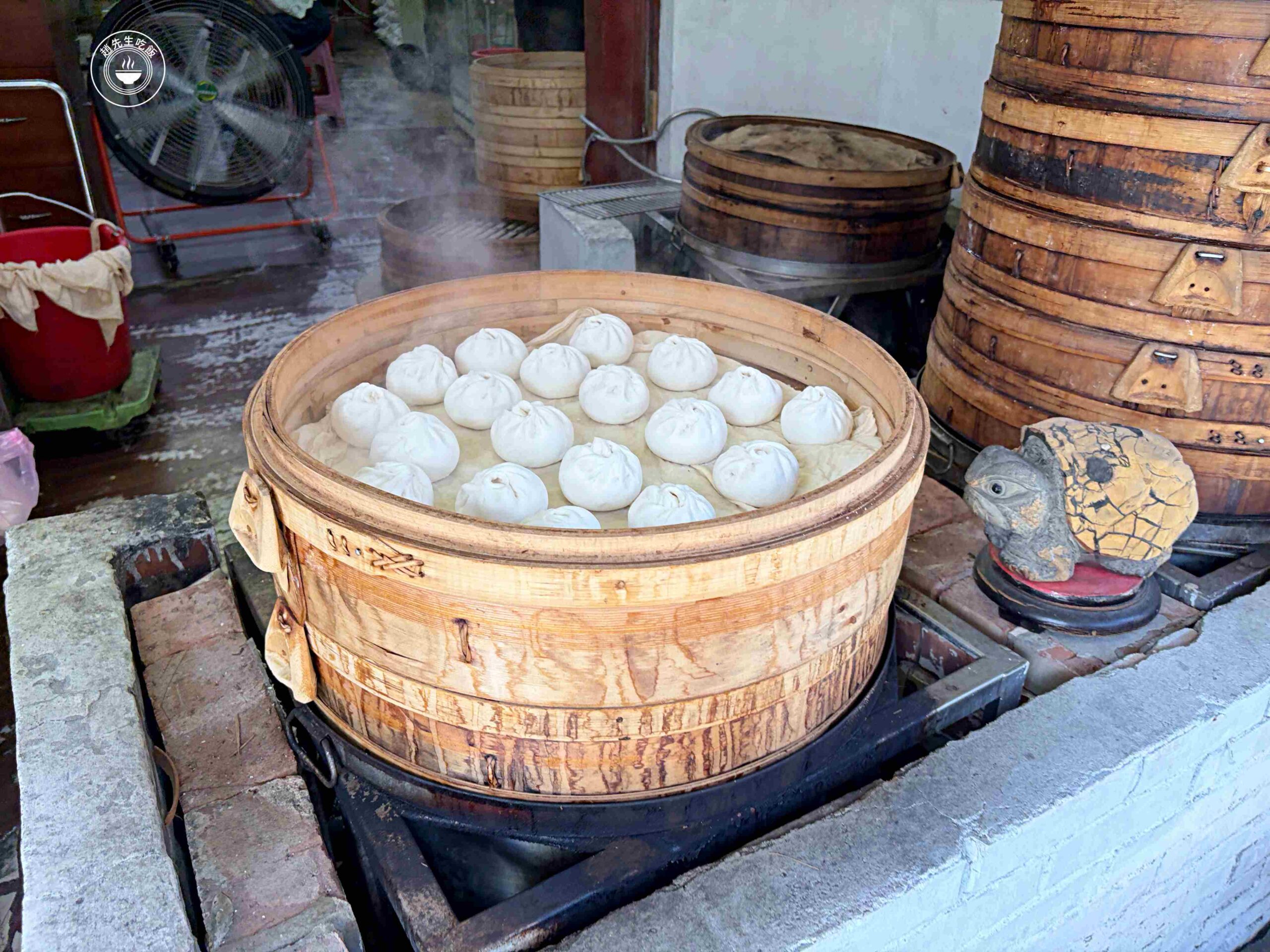 包手賣包子的老闆真狠,各種包子通通15元,大顆又好吃,大家狂買! @趙先生吃飯 包手賣包子的老闆真狠,各種包子通通15元,大顆又好吃,大家狂買! @趙先生吃飯