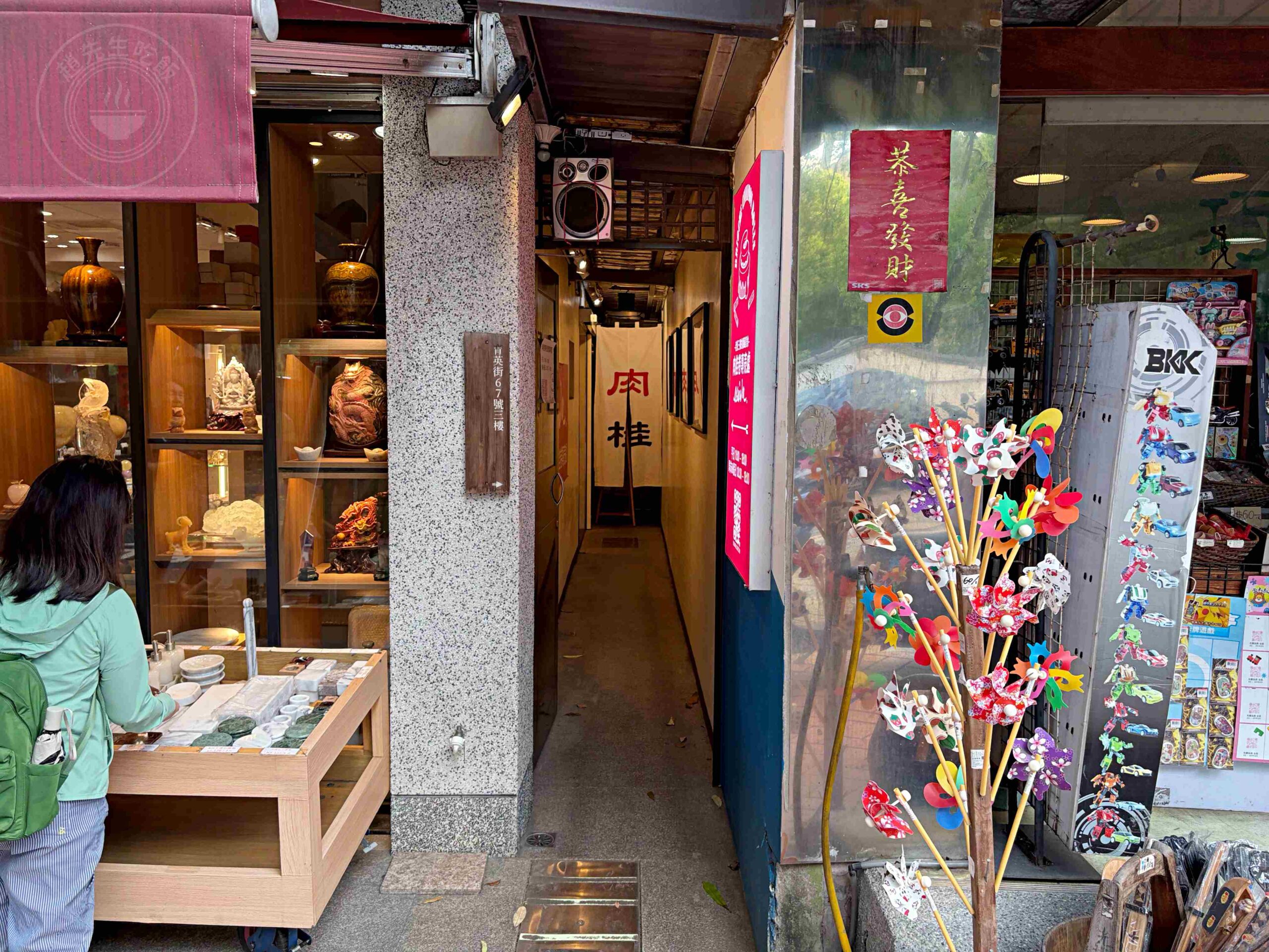 暗巷的肉桂捲店，別隨便進去，不小心就買一大袋，超強肉桂捲跟麵包 @趙先生吃飯