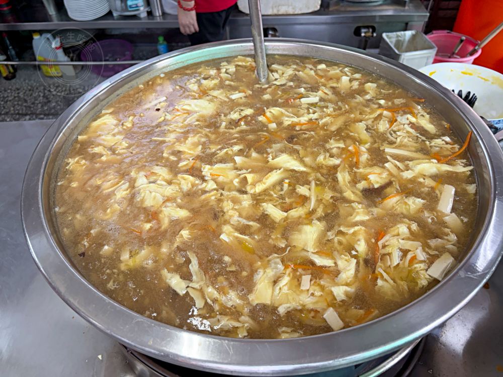 大顆水餃才6元,在地人帶路才找到,重點是蒜頭還吃到飽,酸辣湯也必點 @趙先生吃飯 大顆水餃才6元,在地人帶路才找到,重點是蒜頭還吃到飽,酸辣湯也必點 @趙先生吃飯