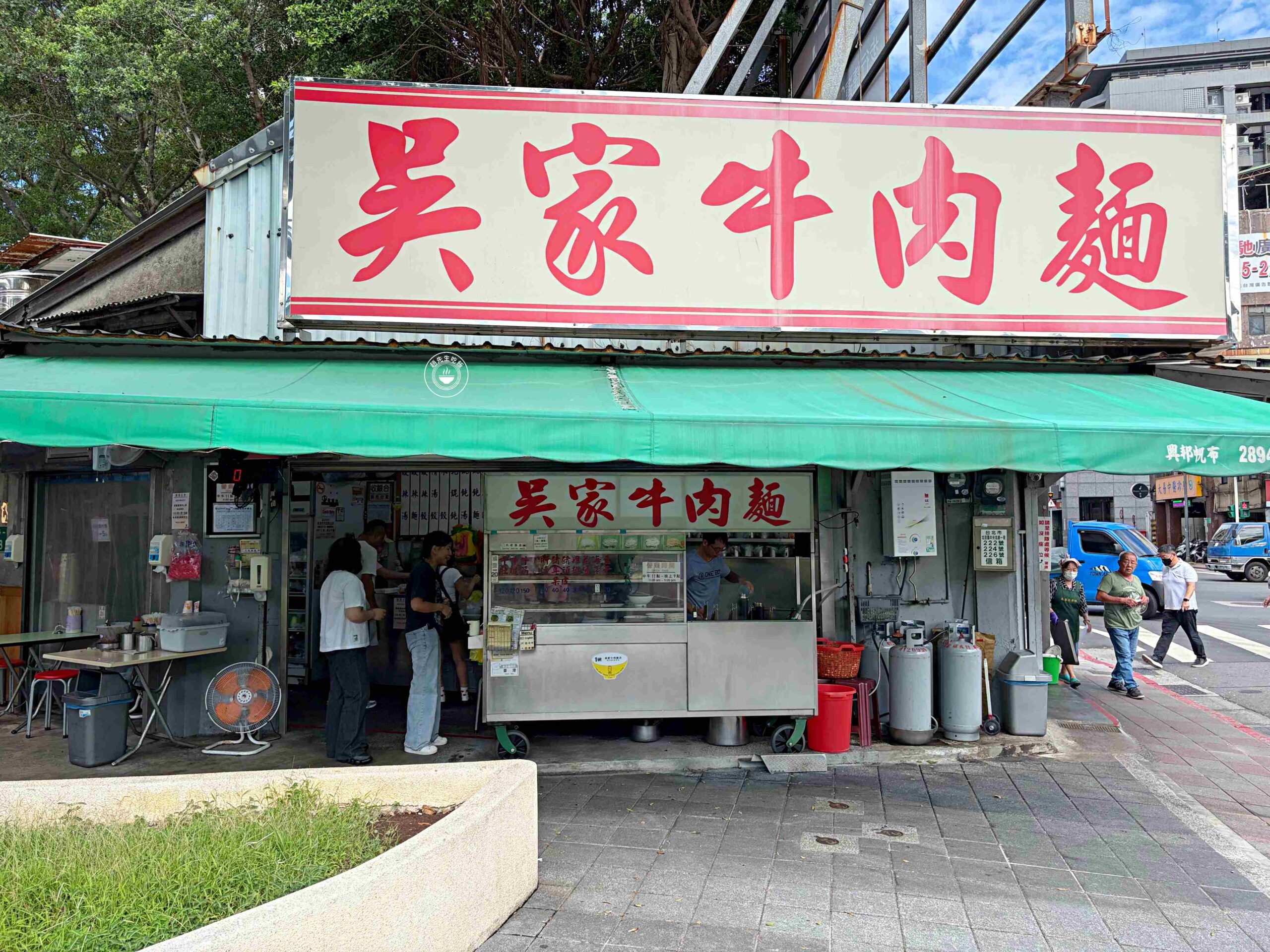 全台最大碗,牛肉麵、牛三寶,整碗塞滿滿,還是500碗認證! @趙先生吃飯 全台最大碗,牛肉麵、牛三寶,整碗塞滿滿,還是500碗認證! @趙先生吃飯