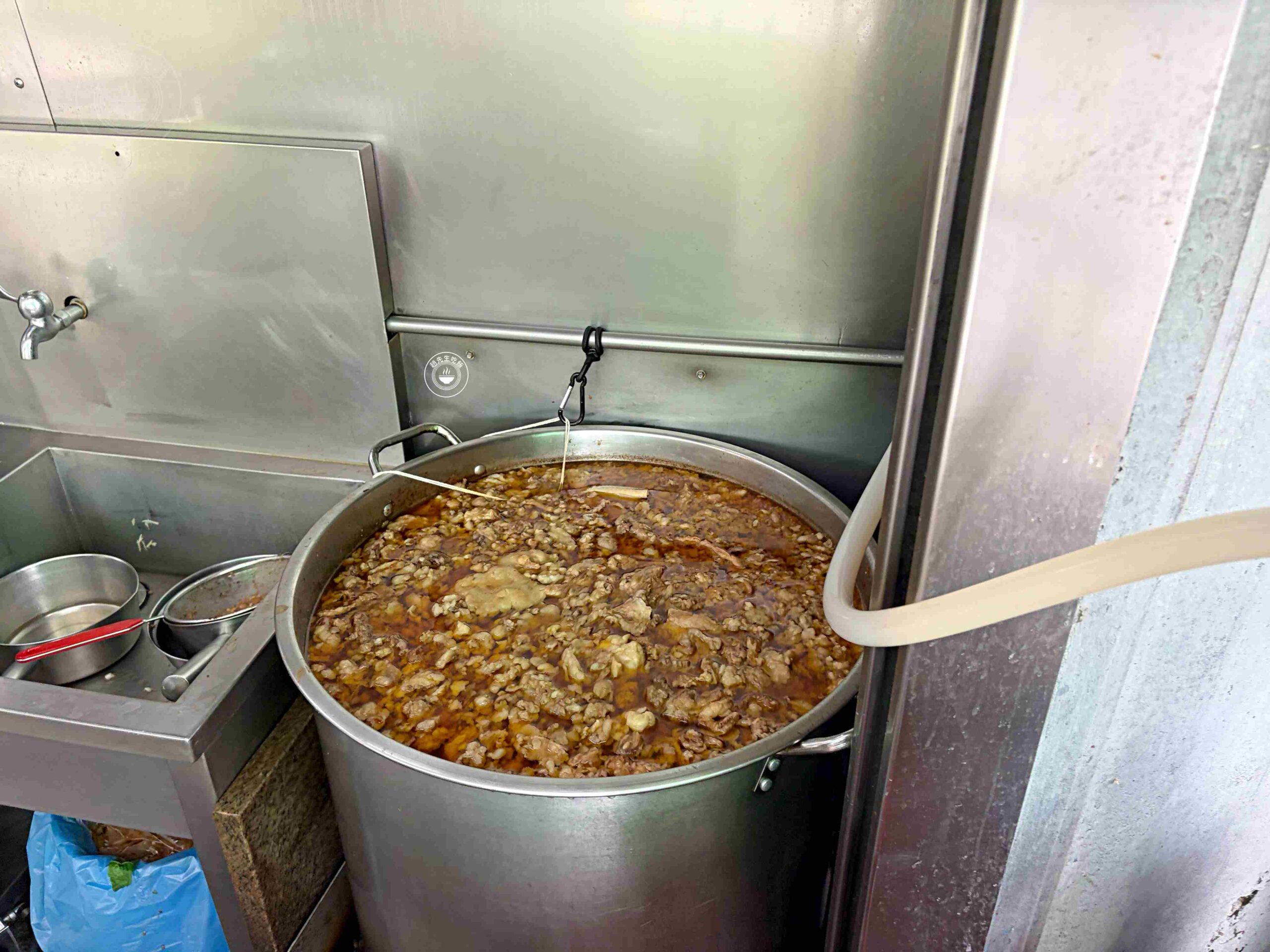 全台最大碗,牛肉麵、牛三寶,整碗塞滿滿,還是500碗認證! @趙先生吃飯 全台最大碗,牛肉麵、牛三寶,整碗塞滿滿,還是500碗認證! @趙先生吃飯