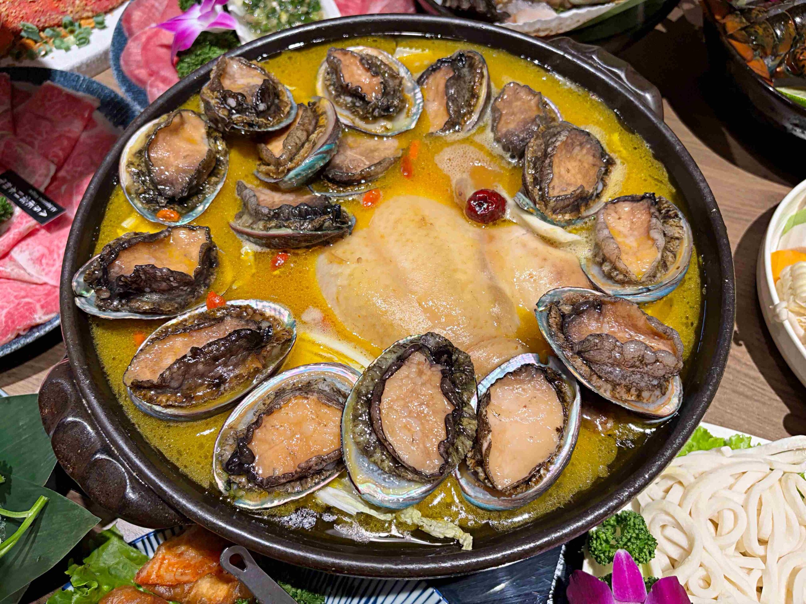 親戚說,不喝驥園雞湯了,改喝這家鮑魚雞湯更好喝,龍蝦還買一送一 @趙先生吃飯 親戚說,不喝驥園雞湯了,改喝這家鮑魚雞湯更好喝,龍蝦還買一送一 @趙先生吃飯