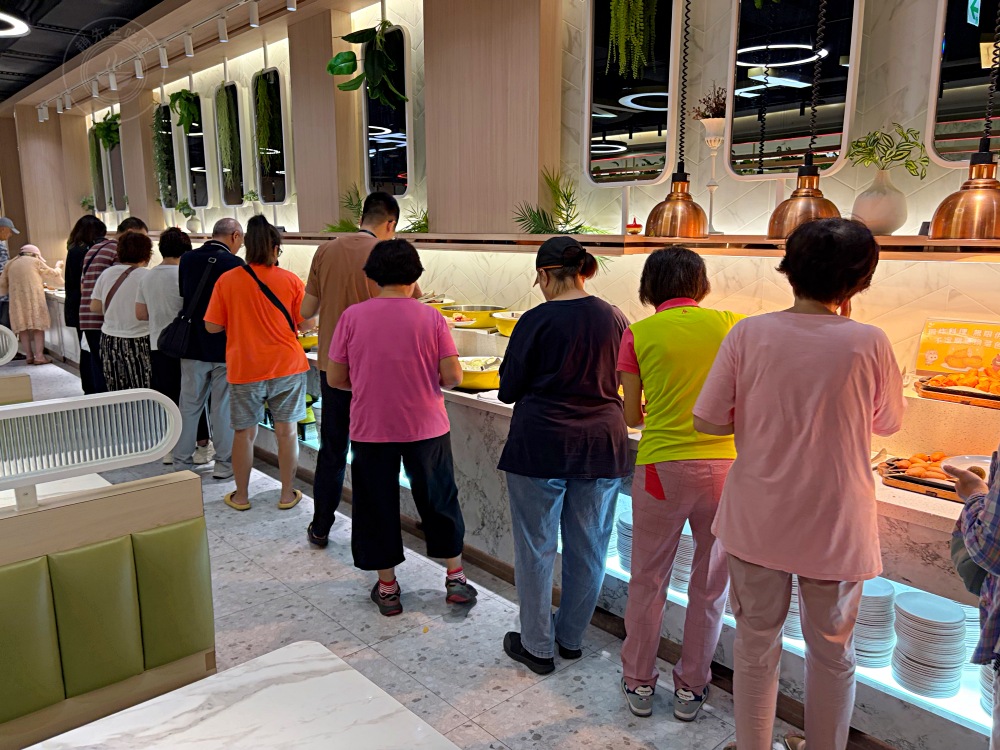 超便宜吃到飽390老闆快哭了，海鮮、雞翅、小籠包、水果都吃到飽！ @趙先生吃飯
