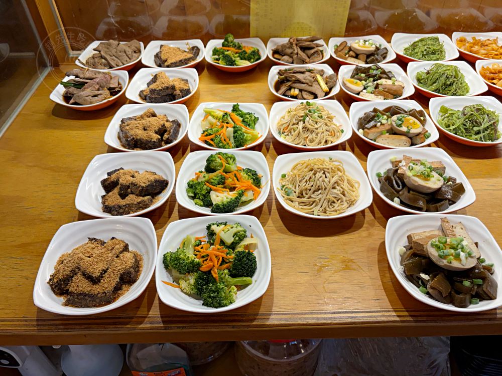 買牛肉麵送豆花跟豆漿吃到飽,真的有夠划算欸,難怪天天排隊! @趙先生吃飯 買牛肉麵送豆花跟豆漿吃到飽,真的有夠划算欸,難怪天天排隊! @趙先生吃飯