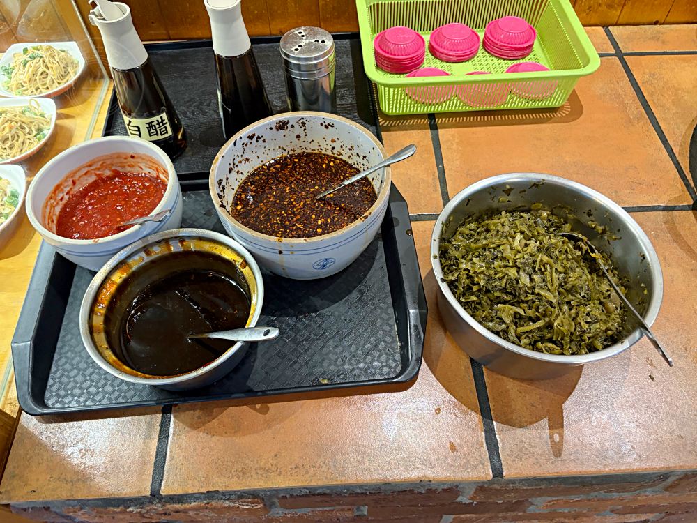 買牛肉麵送豆花跟豆漿吃到飽，真的有夠划算欸，難怪天天排隊！ @趙先生吃飯